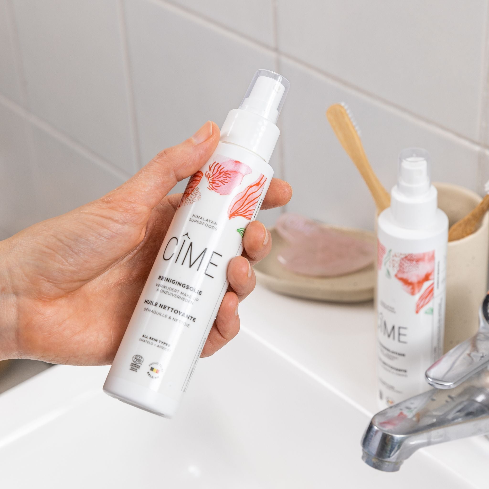 Oil cleanser